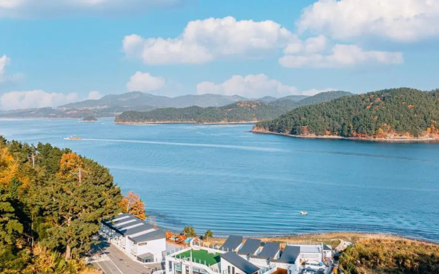 Lacvert Pool Villa Pension