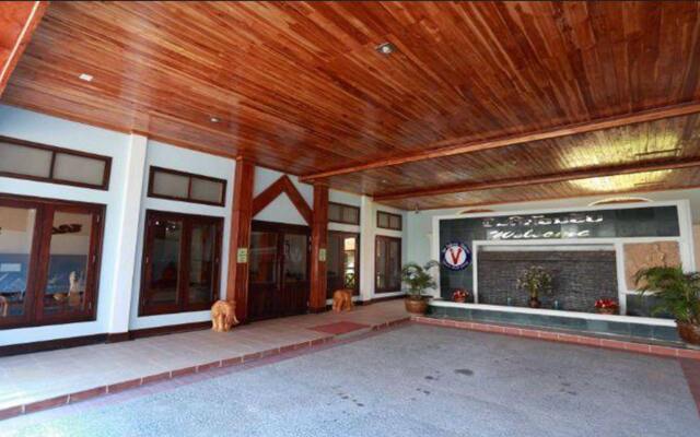 Отель Vansana LuangPrabang Hotel Лаос, Луангпхабанг - отзывы, цены и фото номеров - забронировать отель Vansana LuangPrabang Hotel онлайн вид на фасад