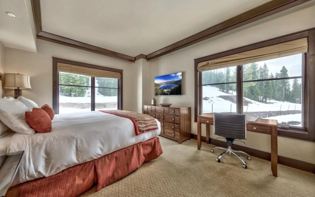 Huge 3 Bedroom  At Northstar | Sleeps 10 Condo by RedAwning