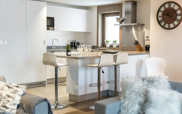 Whistler Lodge Penthouse T6 B13-14