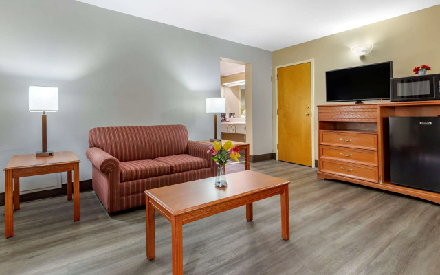 Econo Lodge & Suites Southern Pines - Pinehurst