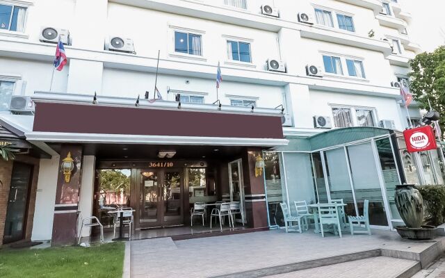 Отель Nida Rooms Charoenrat Bangklo Boulevard At Howard Square Таиланд, Бангкок - отзывы, цены и фото номеров - забронировать отель Nida Rooms Charoenrat Bangklo Boulevard At Howard Square онлайн вид на фасад