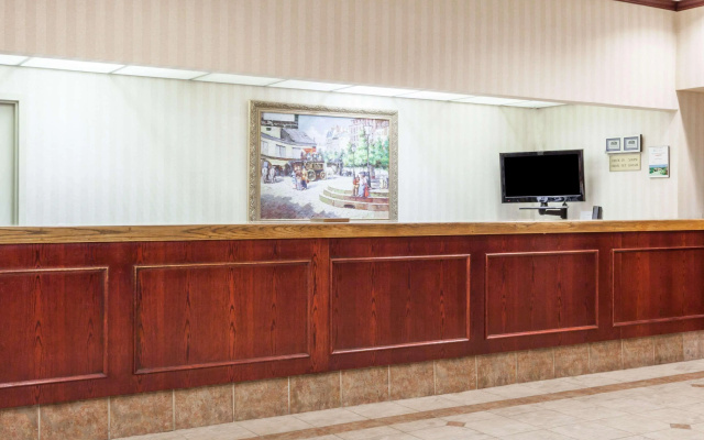 Knights Inn Toronto East