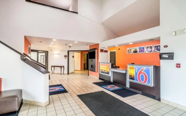 Motel 6 Harvey, IL