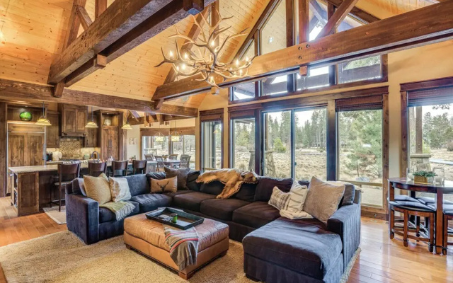 Hot Tub & Dock: Deschutes River All-season Retreat