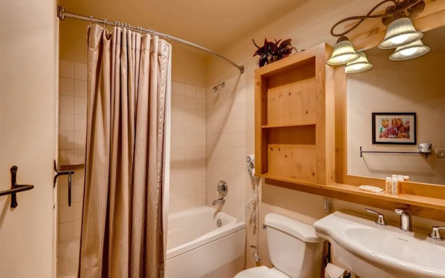 2 Bedroom Colorado Vacation Rental in River Run Village with Pool and Hot Tub Access