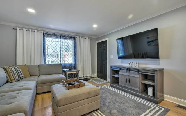 Modern Middletown Retreat, Minutes to Downtown!