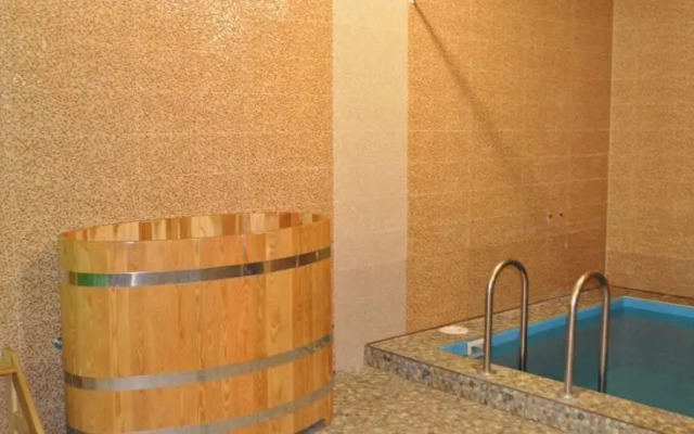 Okhotnichiy Rai Hotel