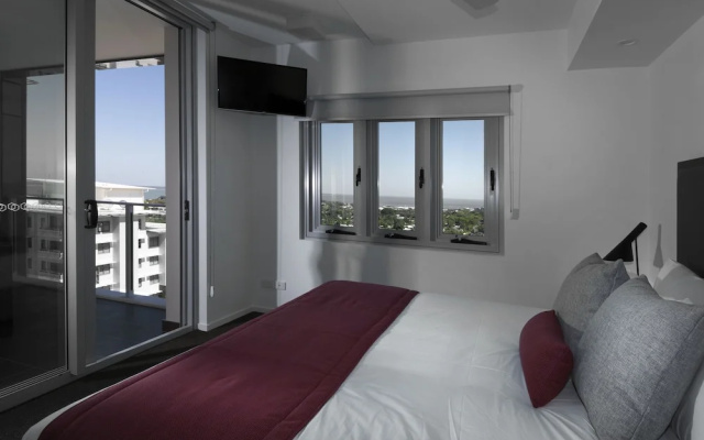 H on Mitchell Apartment Hotel