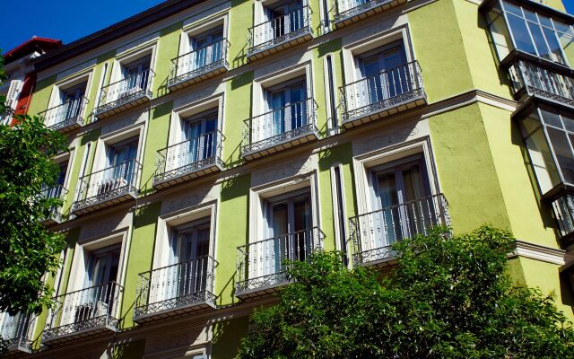 Отель Madrid Central Suites вид на фасад