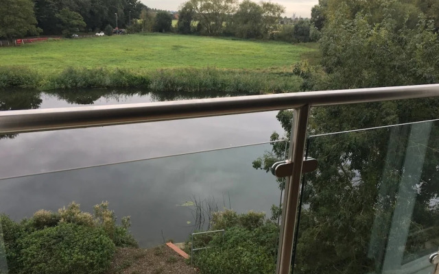 Riverside Penthouse 2BR & 2 Bath 2 Parking View Near St Neots