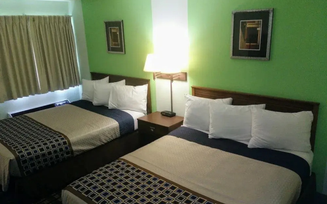 Super 8 by Wyndham Chisago City