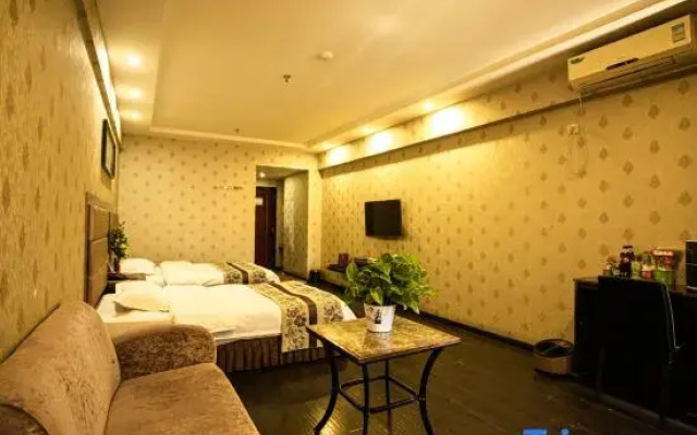 Yining Zhangzhou Business Hotel