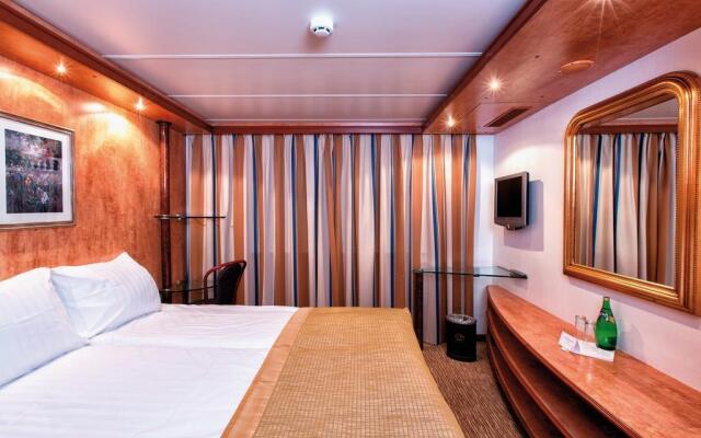 Отель Crossgates Hotelship 4 Star - Medienhafen - Düsseldorf Германия, Дюссельдорф - отзывы, цены и фото номеров - забронировать отель Crossgates Hotelship 4 Star - Medienhafen - Düsseldorf онлайн комната для гостей