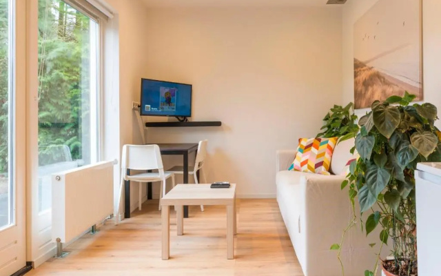 (left) Garden Suite in Villa near TUe and Centre