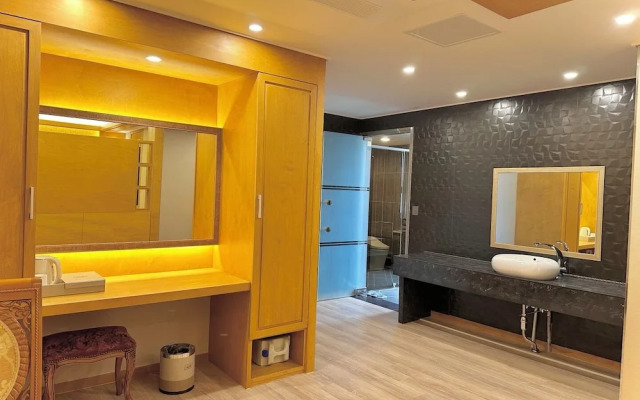 mir hotel