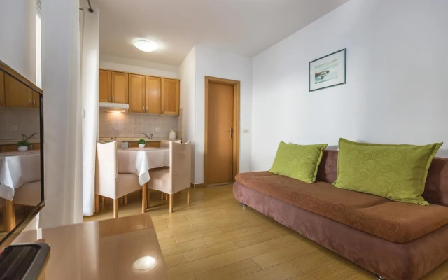 Awesome Home in Makarska With Wifi and 1 Bedrooms