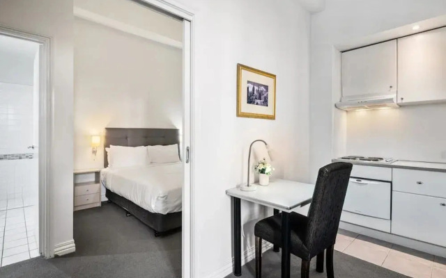 Bright 1-bed Apartment Steps From Collins Street