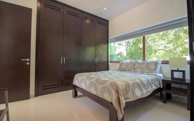 Apt in Exclusive Building by Olahola