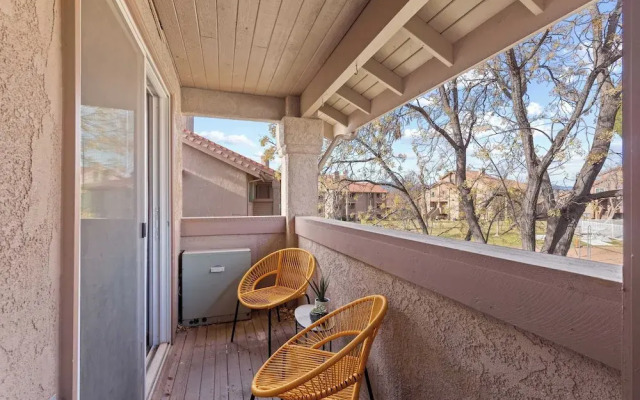 Hikers Hideaway Cozy Resort Condo w/ Pool & More
