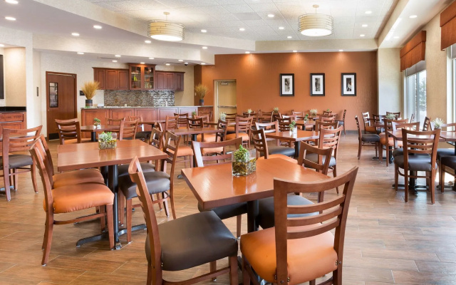 Drury Plaza Hotel Mt. Vernon