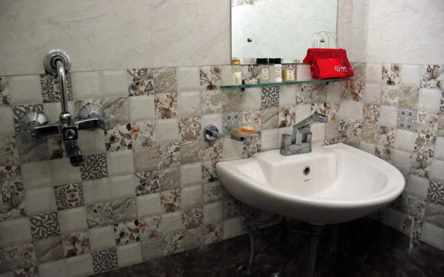 OYO 13178 Hotel SK International