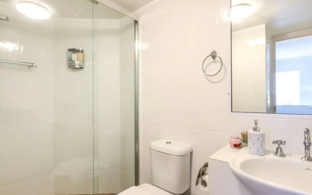 Newly Renovated Unit 250m To The Beach