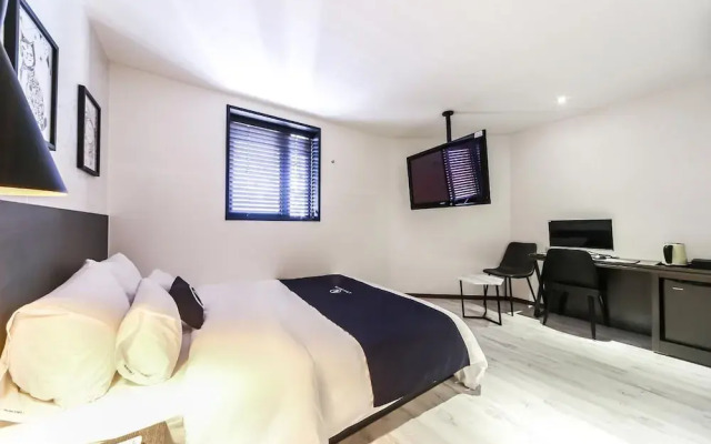 Lrui Motel