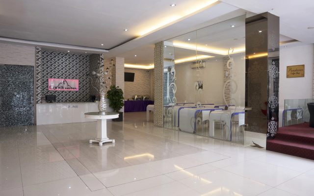 Candi Hotel