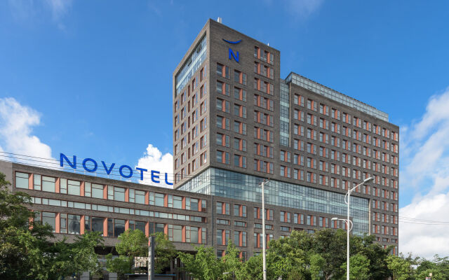 Отель Novotel Shanghai Clover вид на фасад