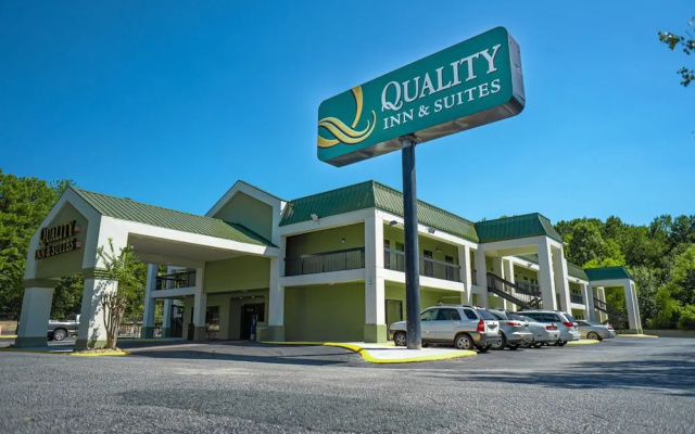 Quality Inn & Suites at Six Flags