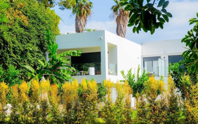 Отель Dimona Suites вид на фасад