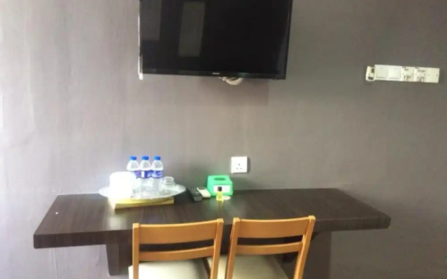 Room V at Jalan Jenang