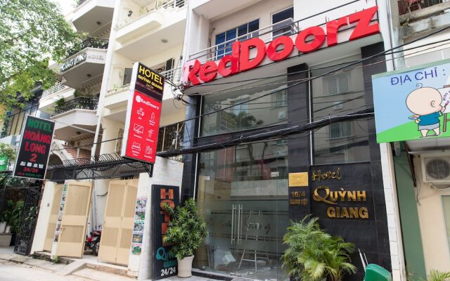 Отель RedDoorz near HIECC Tan Binh вид на фасад