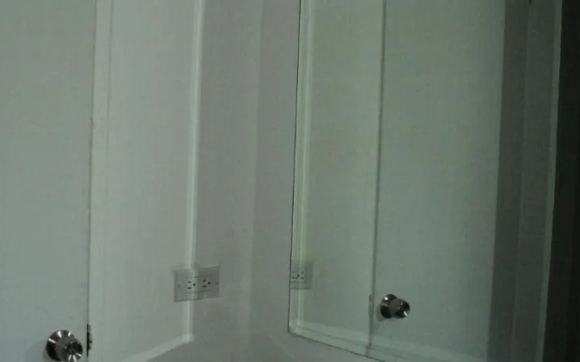 Hotel Red Room