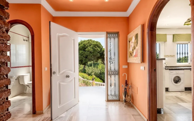 Villa Soleada Calahonda by Rafleys