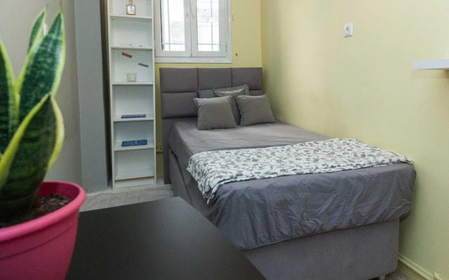 Modern 2 Bd Kipseli Hideaway Patio Apt
