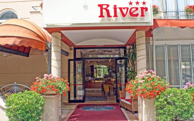 Отель River Италия, Римини - отзывы, цены и фото номеров - забронировать отель River онлайн вид на фасад