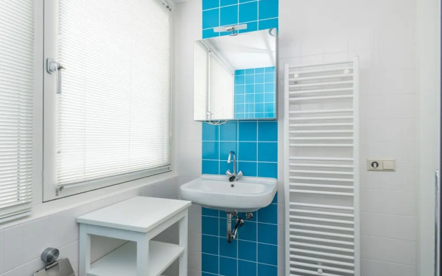 Lovely Holiday Home in Ouddorp Near Lake