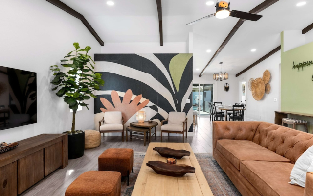 3-bedroom Fireplace Stunning Spanish Home