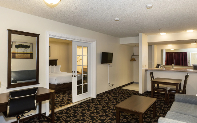 MorningGlory Inn & Suites