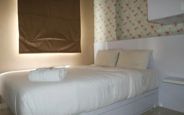 Homey And Cozy Stay 2Br At Green Pramuka City Apartment