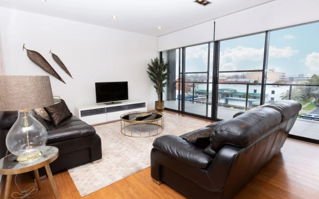 Stylish Inner City Penthouse Apartment