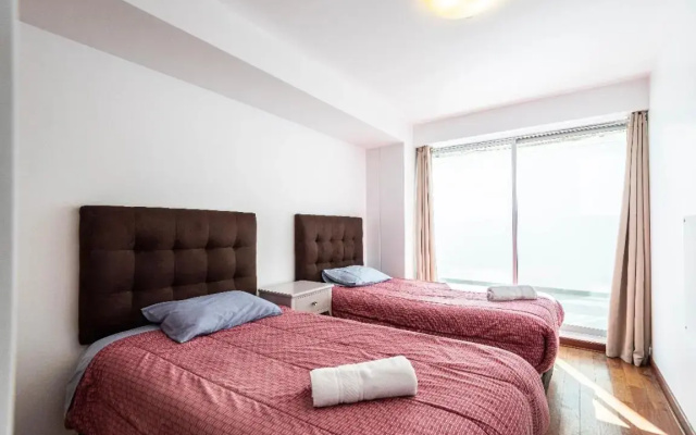 El Triunfo Apartments