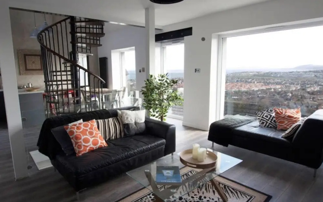 Modern Detached House With Sea View by Llandudno