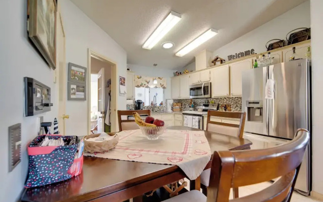 Lady Lake House w/ Lanai & Community Pool!