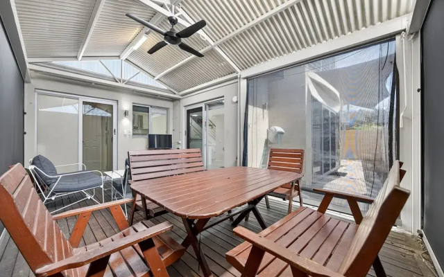 3-bedroom Escape With Outdoor Living Area