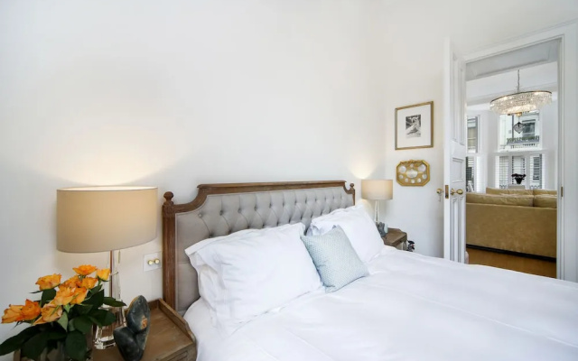 Luxurious 1BR Period Property in Kensington