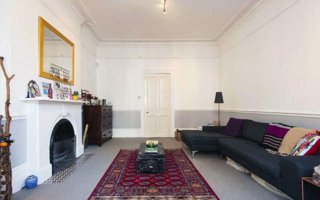Bright Marloes Road Abode - CNRO
