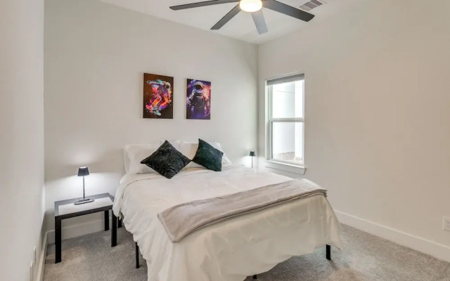Walkable E Downtown Houston Townhome: Pet-friendly